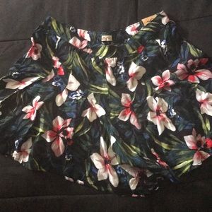 Hollister medium floral shorts